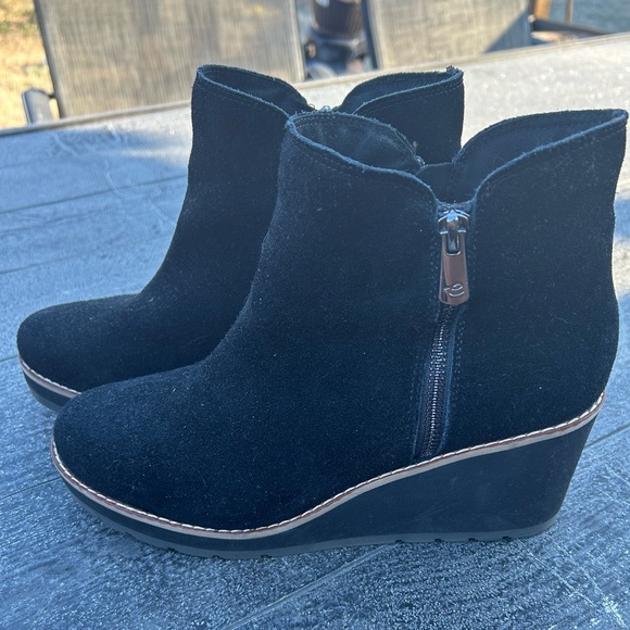 Easy Spirit Shoes - **Sold** Easy Spirt Wedge Bootie - WMNS 9